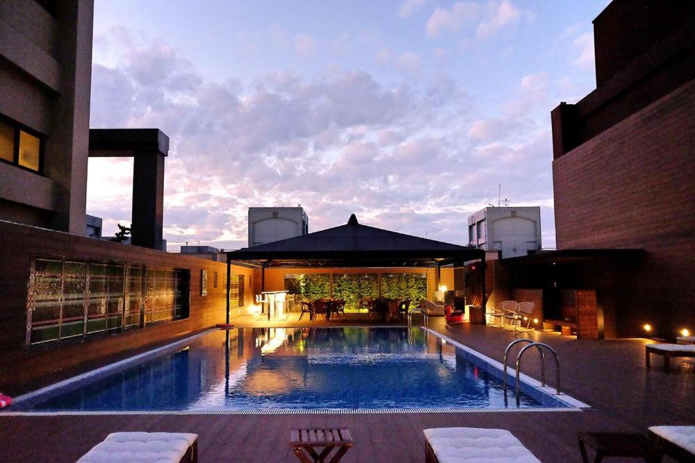 Inhouse Hotel Grand Тайчжун Экстерьер фото