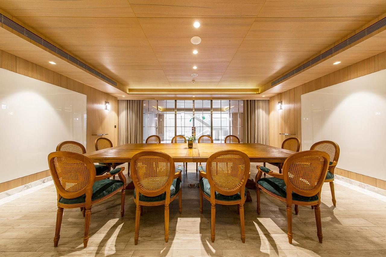 Inhouse Hotel Grand Тайчжун Экстерьер фото