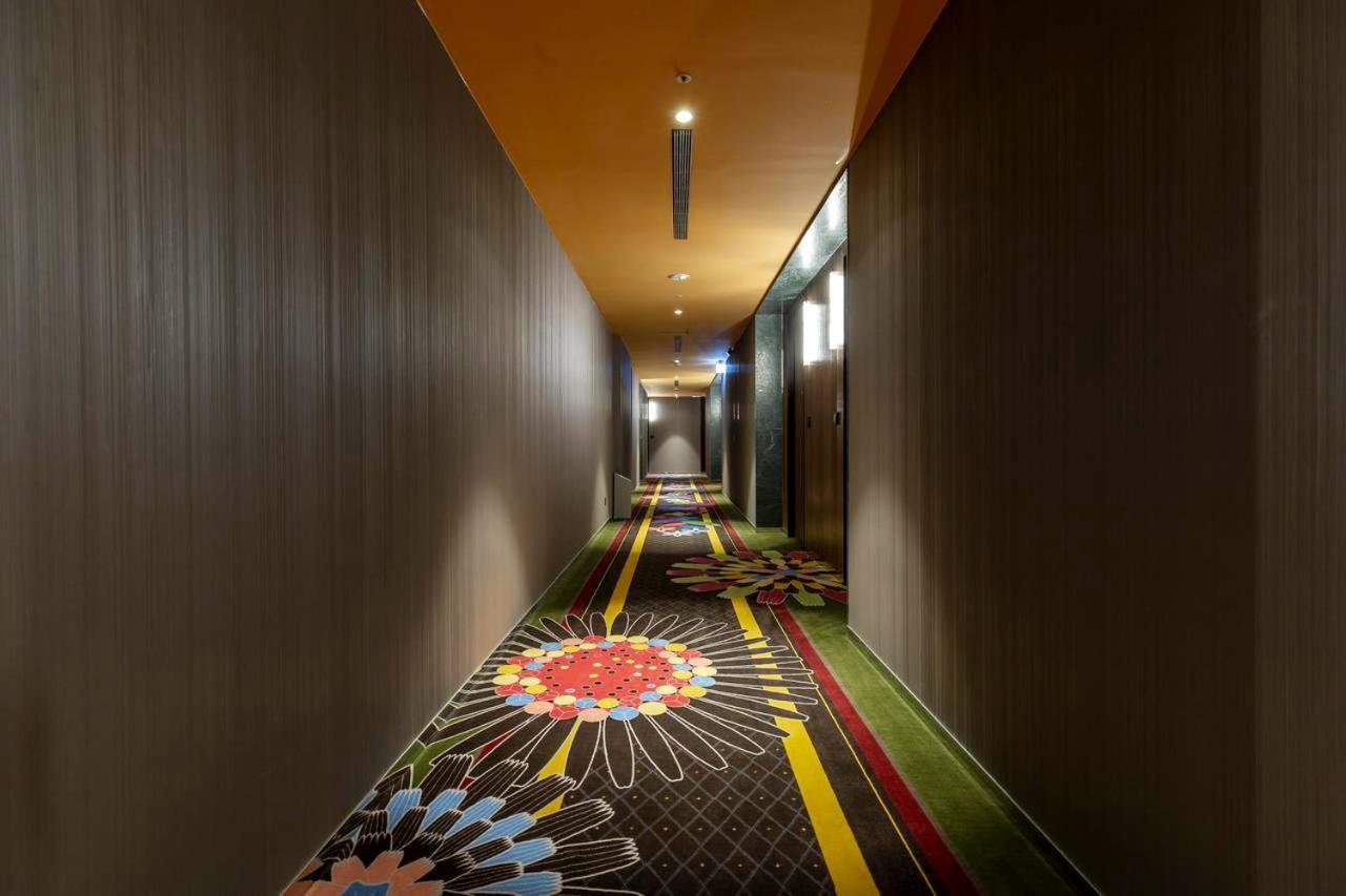Inhouse Hotel Grand Тайчжун Экстерьер фото